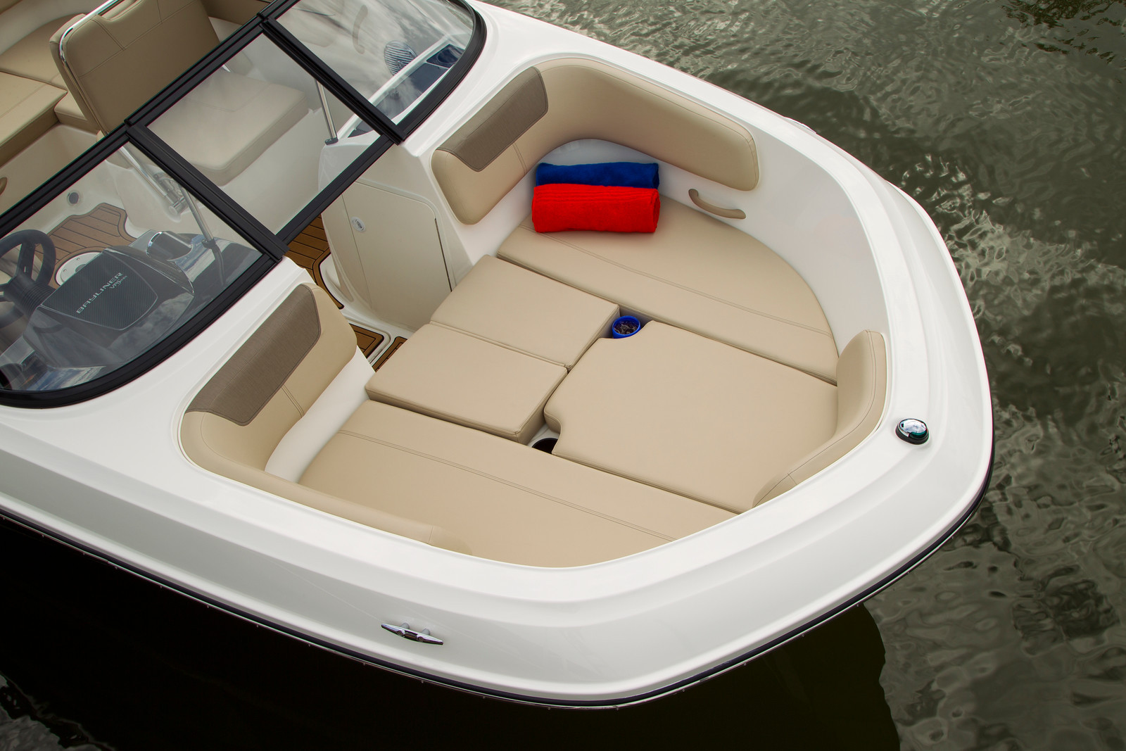 Bayliner VR5 med MerCruiser sterndrive - 3